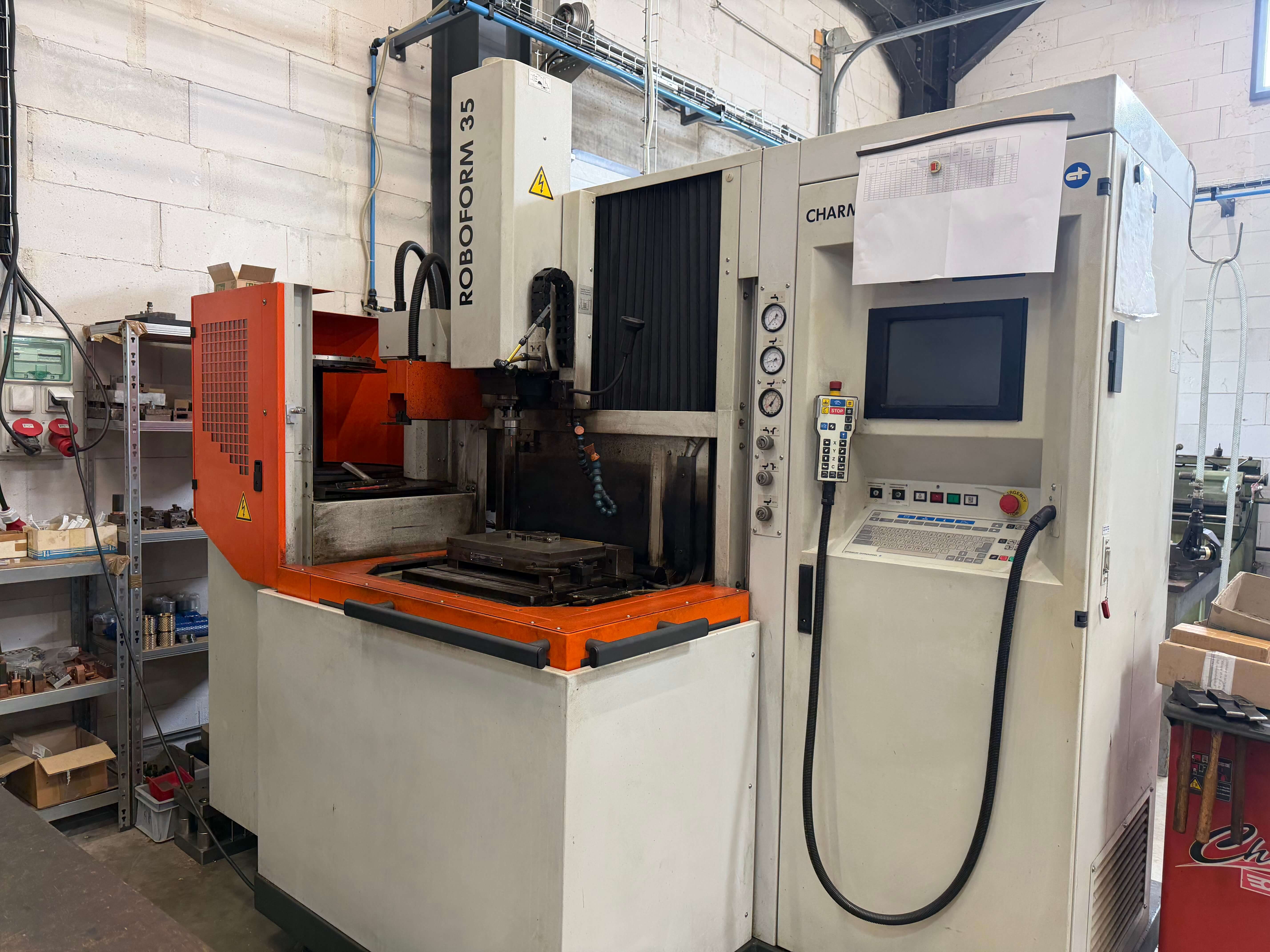 Machine électroérosion enfonçage Calade